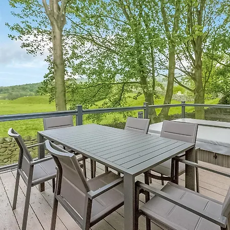 Aysgarth Lodges